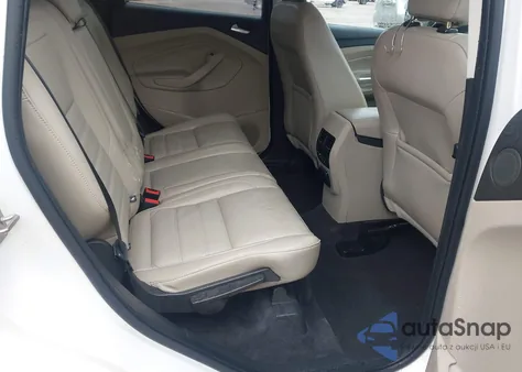 2019 Ford Escape Titanium z USA, uszkodzony, nr VIN 1FMCU9J96KUB75458